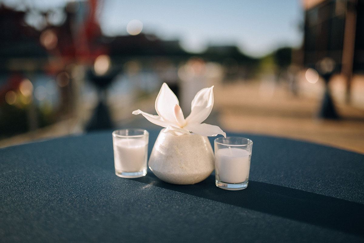 Navy Linen and Floral Centerpiece on Riverfront